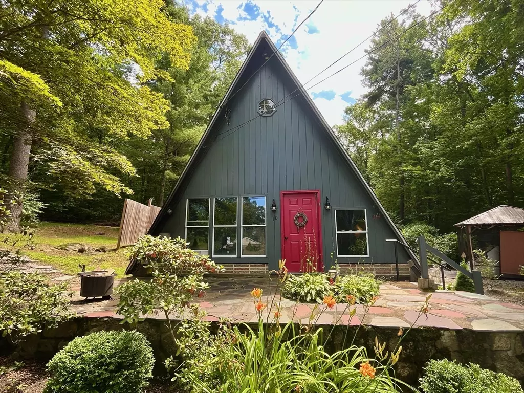 Brimfield, MA 01010,10 Crestwood Rd