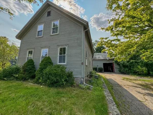 6 Nemasket St, Middleboro, MA 02346