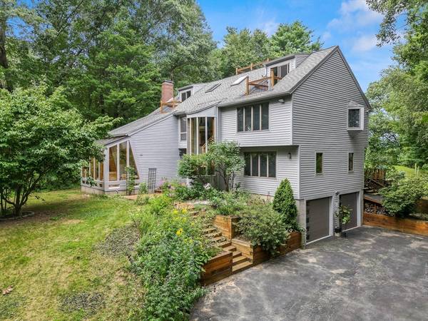 18 Donovan Dr, West Newbury, MA 01985