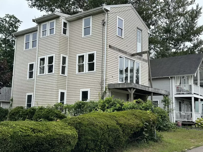 15 9th Street, Wareham, MA 02571