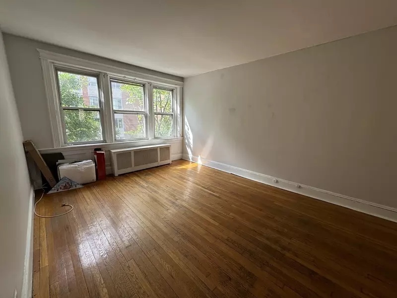 211 Saint Paul St #5, Brookline, MA 02446