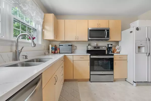 11 Olde Village Dr #11, Salem, MA 01970