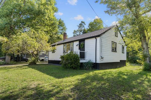 585 South St, Holbrook, MA 02343