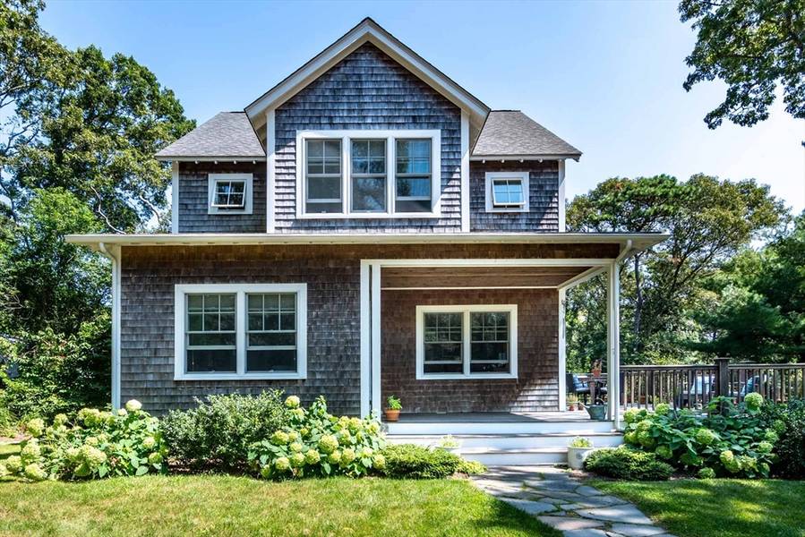 27 Chapde Ln, Tisbury, MA 02568