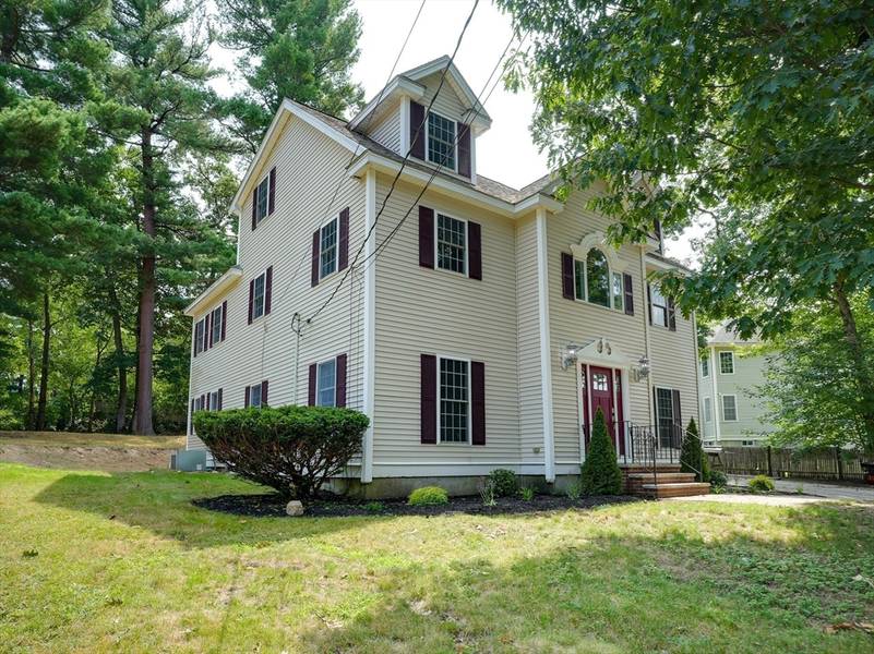 2 Hilltop Dr, Burlington, MA 01803