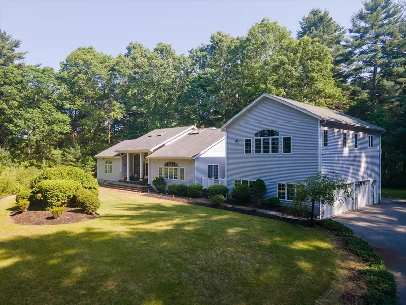 55 Kevin Clancy Way, Stoughton, MA 02072