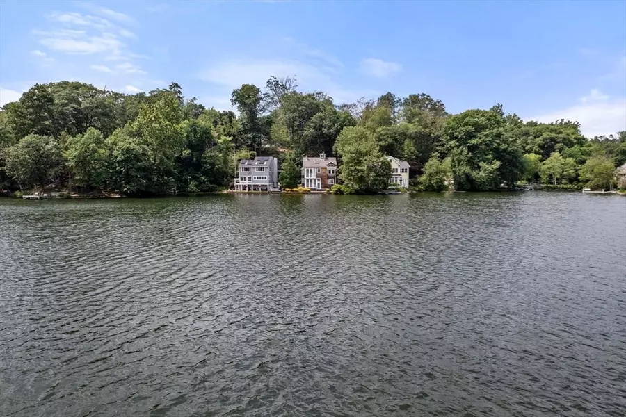 106 Lake Shore Dr #106, Wayland, MA 01778