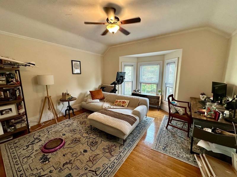 329 Broadway #4, Cambridge, MA 02139