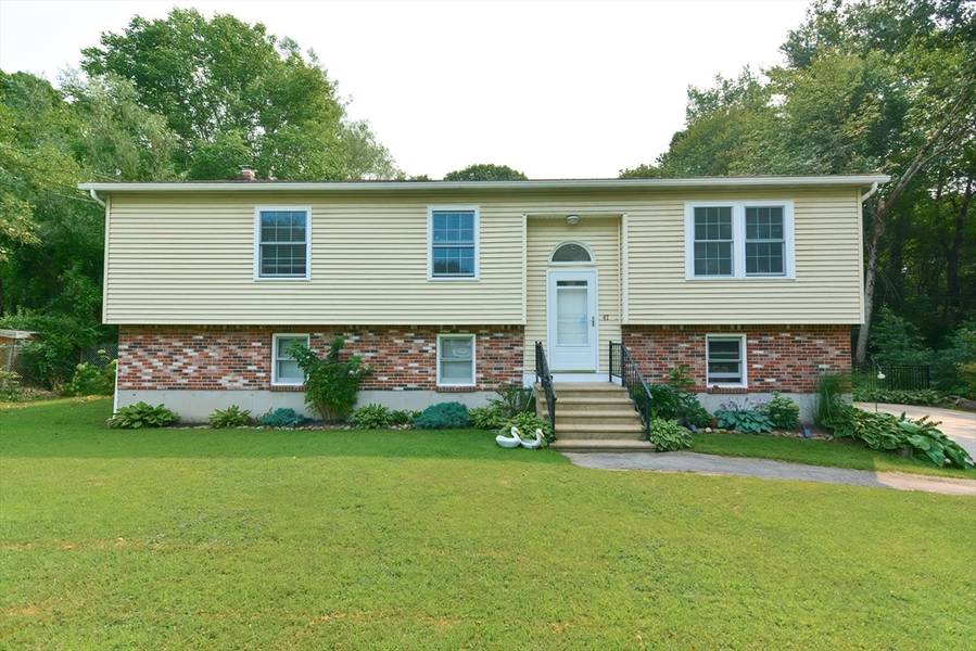 47 Burncoat St, Leicester, MA 01524