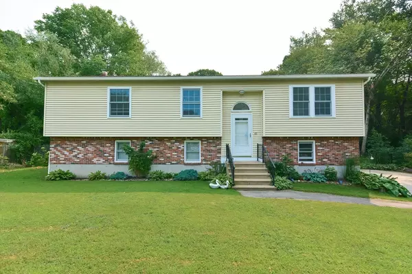 47 Burncoat St, Leicester, MA 01524