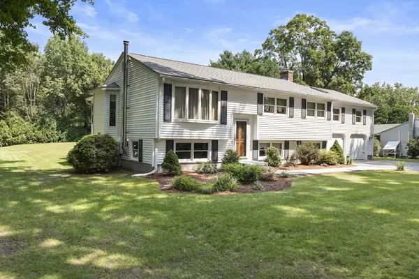 Dudley, MA 01571,10 Duval Road