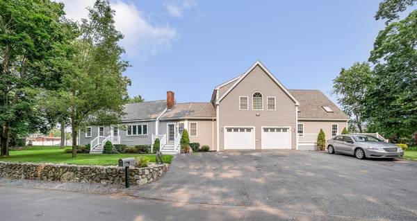 12 S Elizabeth St, Tewksbury, MA 01876