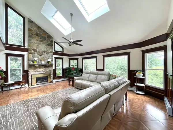 Holliston, MA 01746,156 Mitchell Rd