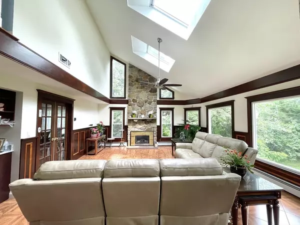 Holliston, MA 01746,156 Mitchell Rd