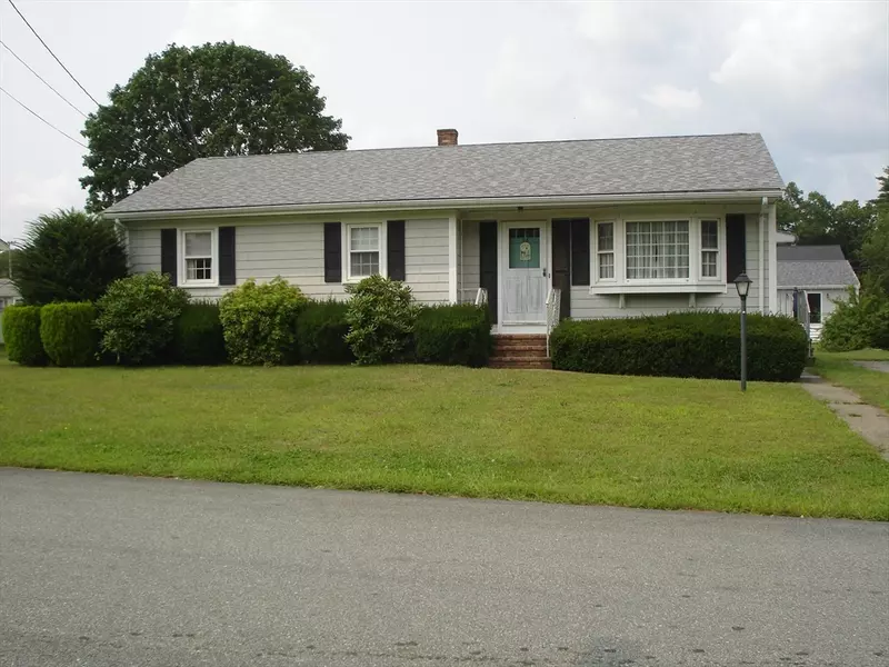 26 Frank St, Acushnet, MA 02743