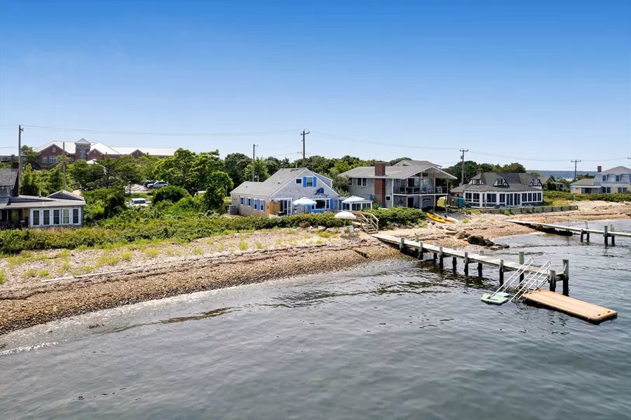 17 Beach Road, Oak Bluffs, MA 02568