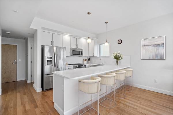 18 White St #1, Cambridge, MA 02140