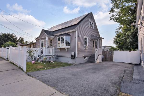 105 Farley St, Lawrence, MA 01843