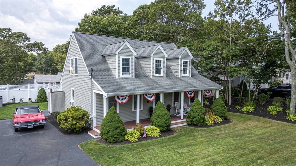 21 Bluff Ave, Mashpee, MA 02649