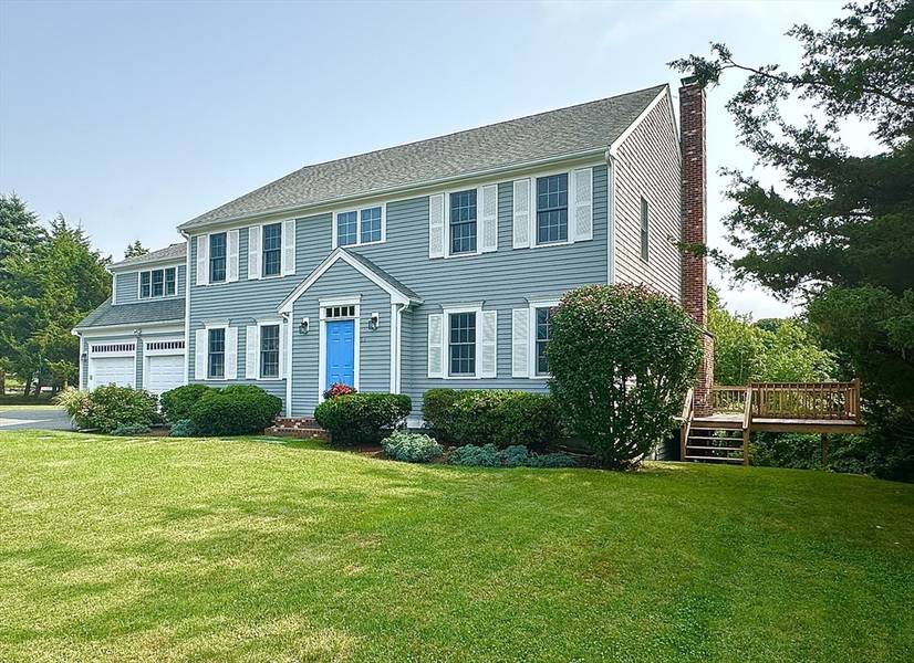 24 Eric Clauson Ln, Falmouth, MA 02540