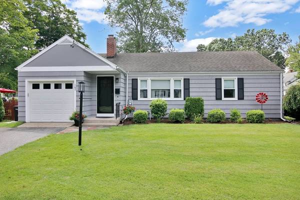 107 Barrington Rd, Longmeadow, MA 01106