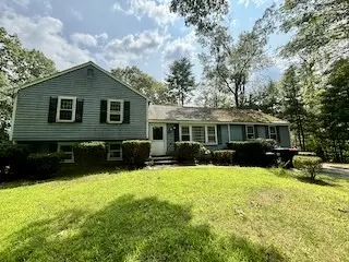 1 Briar Path Way, Carver, MA 02330