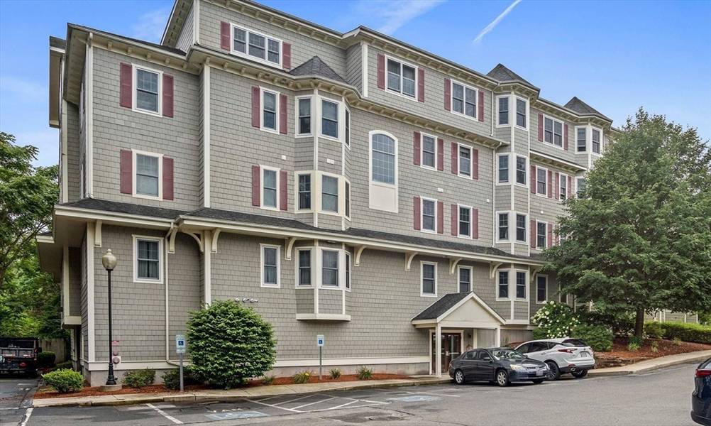 391 Pleasant St #206, Melrose, MA 02176