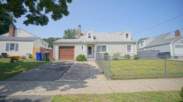 90 Bessemer St, Springfield, MA 01104