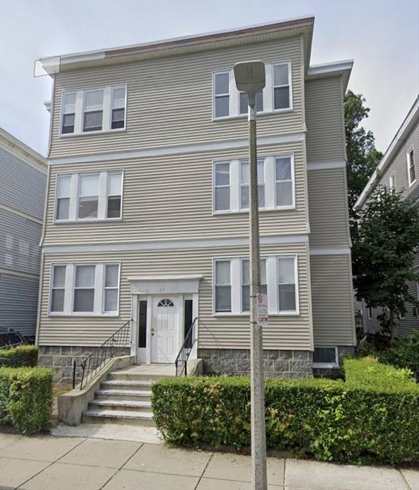 25 Hosmer St #3R, Boston, MA 02126