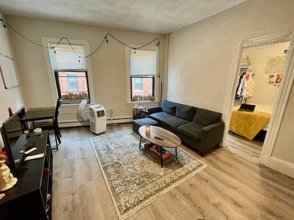 26.5 Charter Street #2, Boston, MA 02113