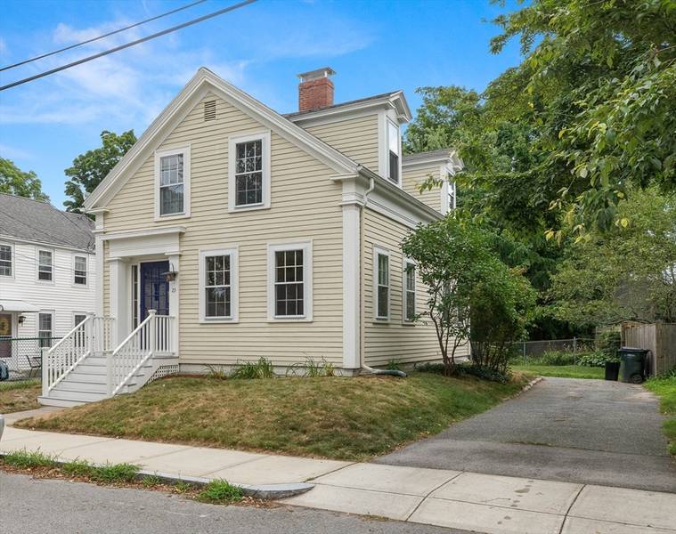 29 Dove St, Newburyport, MA 01950