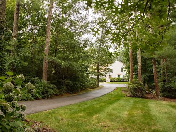 Duxbury, MA 02332,8 Cordwood Path