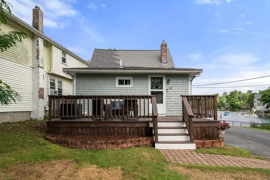 42 Woodbine Ave, Pembroke, MA 02359