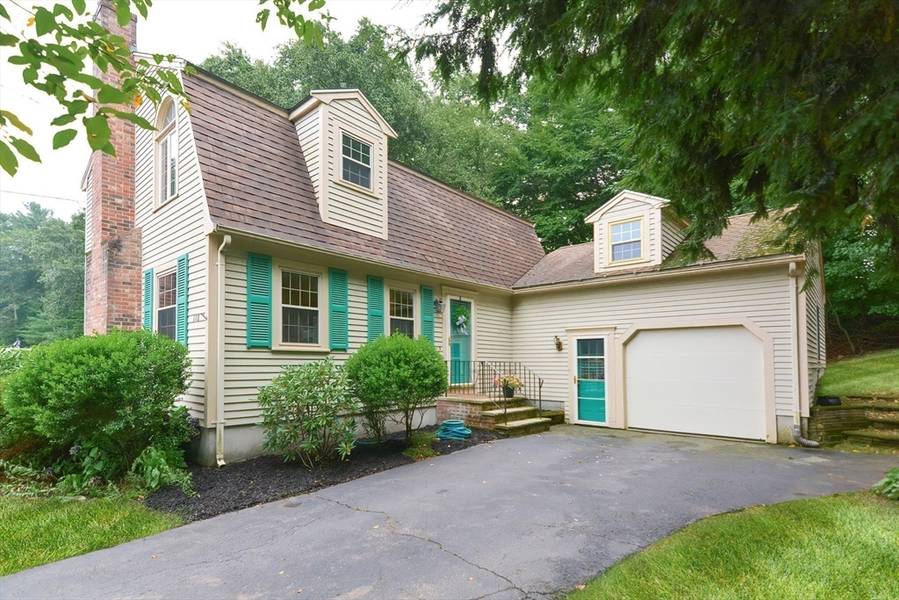 110 Lakeside Ave, Wrentham, MA 02093