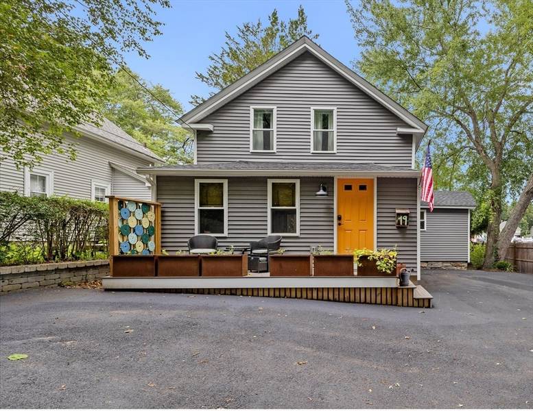 19 Fletcher St, Uxbridge, MA 01569