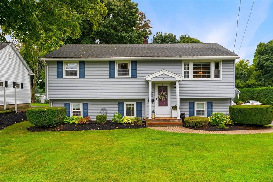 46 Rivercliff Rd, Lowell, MA 01852