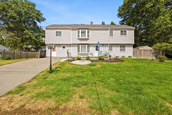 52 Twin Oaks Dr, Brockton, MA 02302