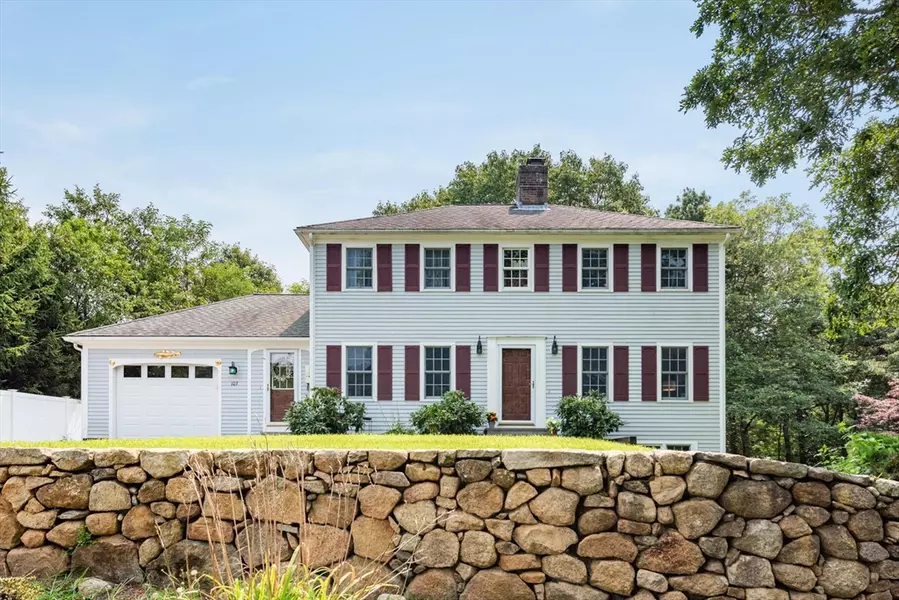 103 Snake Pond Rd, Sandwich, MA 02644