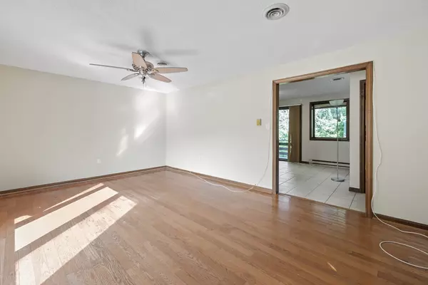 Norton, MA 02766,5 Village Way #E