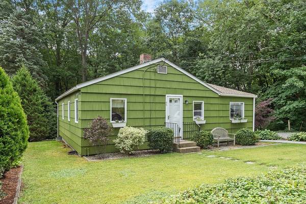 45 Lakeshore Dr, Hudson, MA 01749