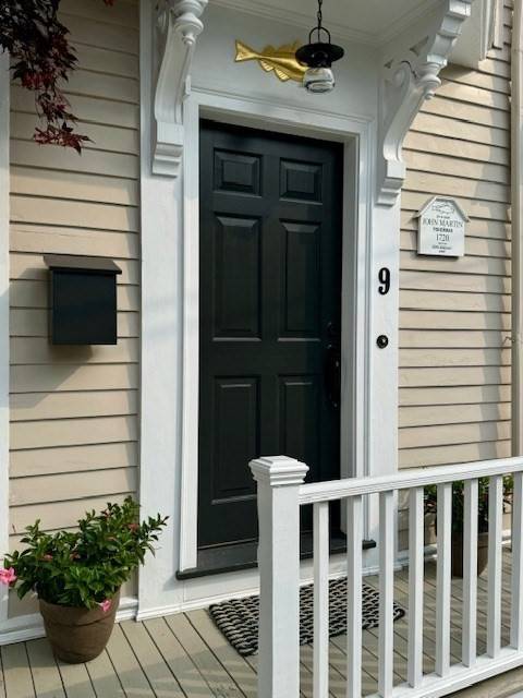 Marblehead, MA 01945,9 Tucker Street