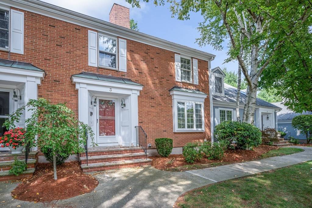 3 Meeting House Square #3, Middleton, MA 01949