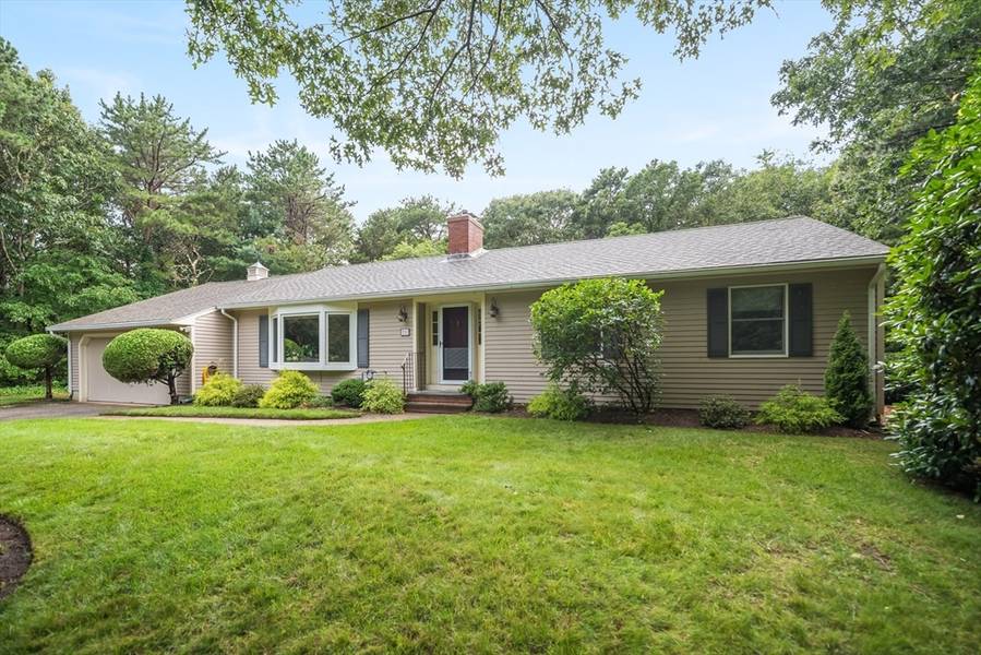 71 Clubhouse Dr, Bourne, MA 02559