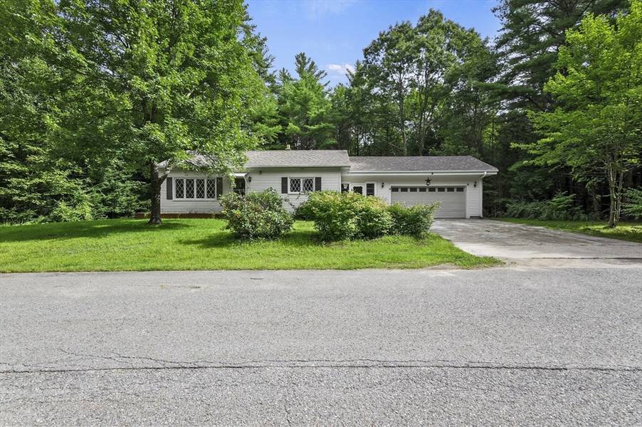 8 Graves Avenue, Templeton, MA 01436