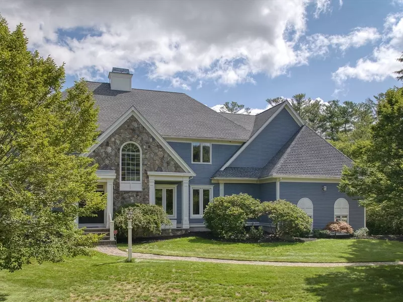 35 Andover Country Club Ln, Andover, MA 01810