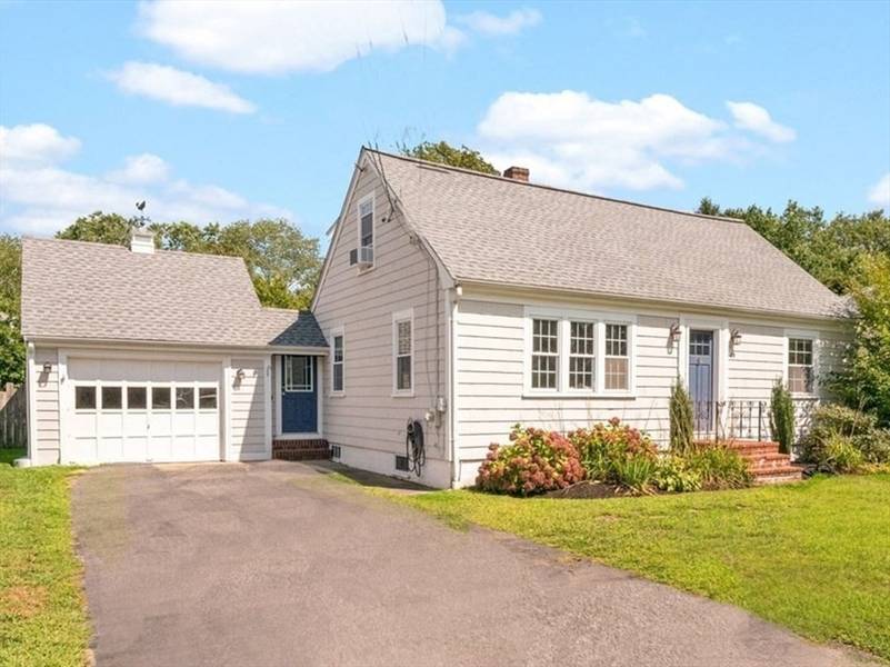 18 Brewster St, Dartmouth, MA 02748