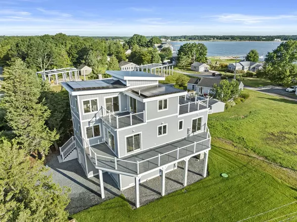 1 Starboard Way, Mattapoisett, MA 02739