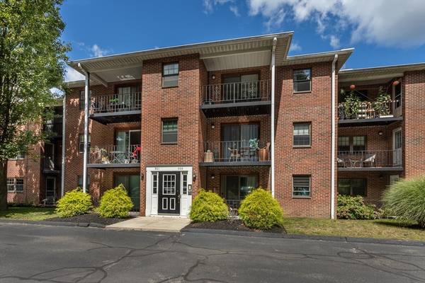 90 Neponset St #902, Canton, MA 02021