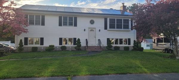 205 Steve Dr, Taunton, MA 02780