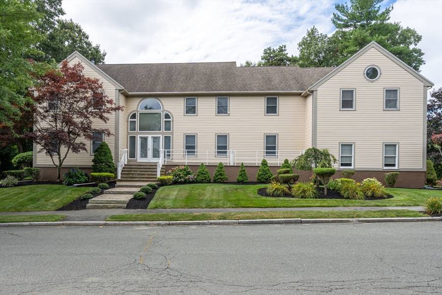 27 Emily Ln, Peabody, MA 01960